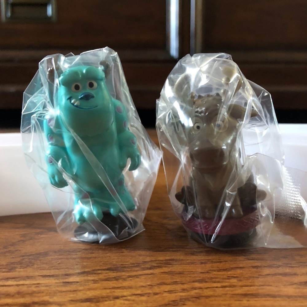 Disney suction figures Sven and Sal